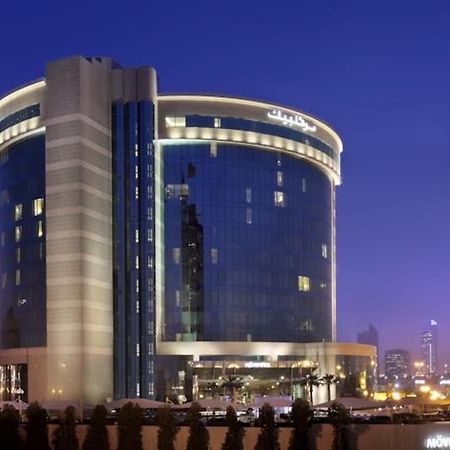 Moevenpick Hotel Al Khobar Eksteriør billede The hotel at night