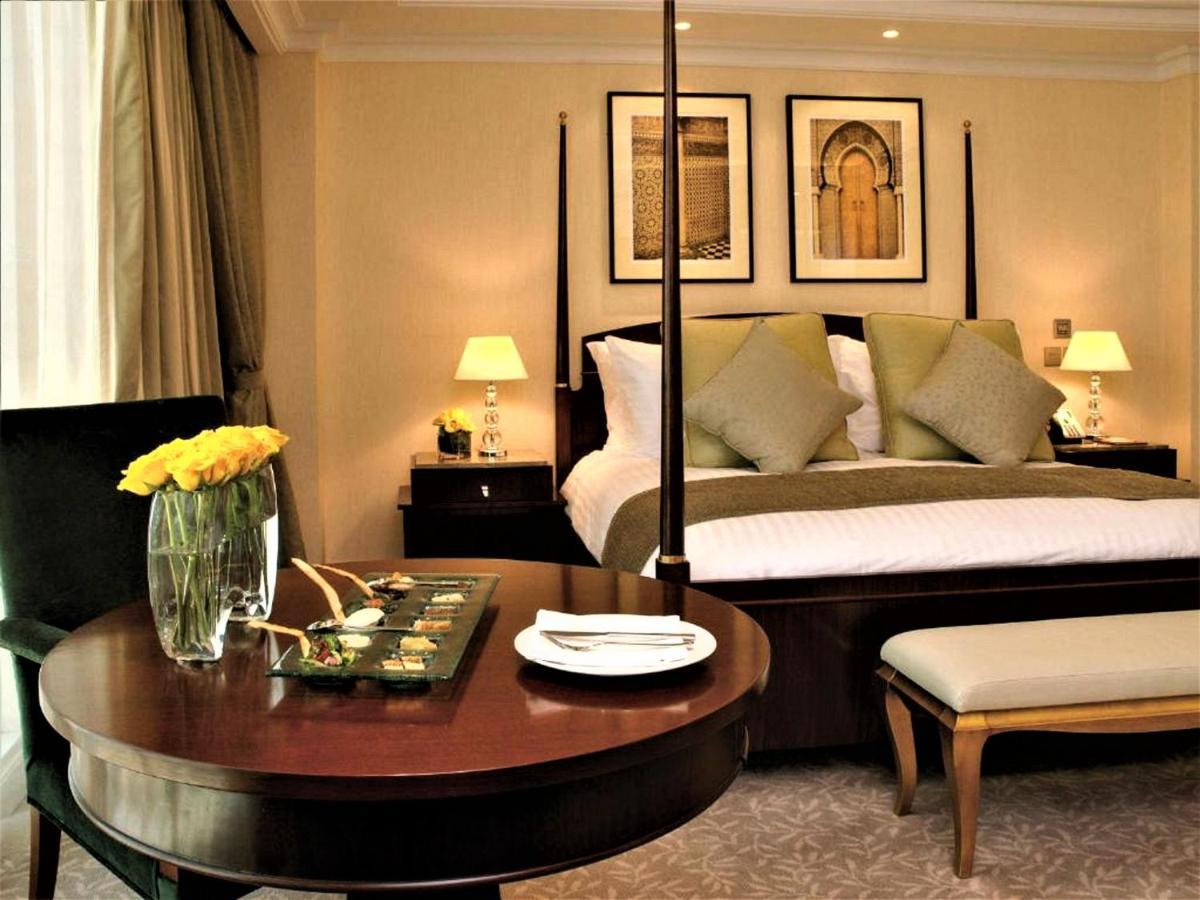 Moevenpick Hotel Al Khobar Eksteriør billede A bedroom at the Taj Mahal Palace