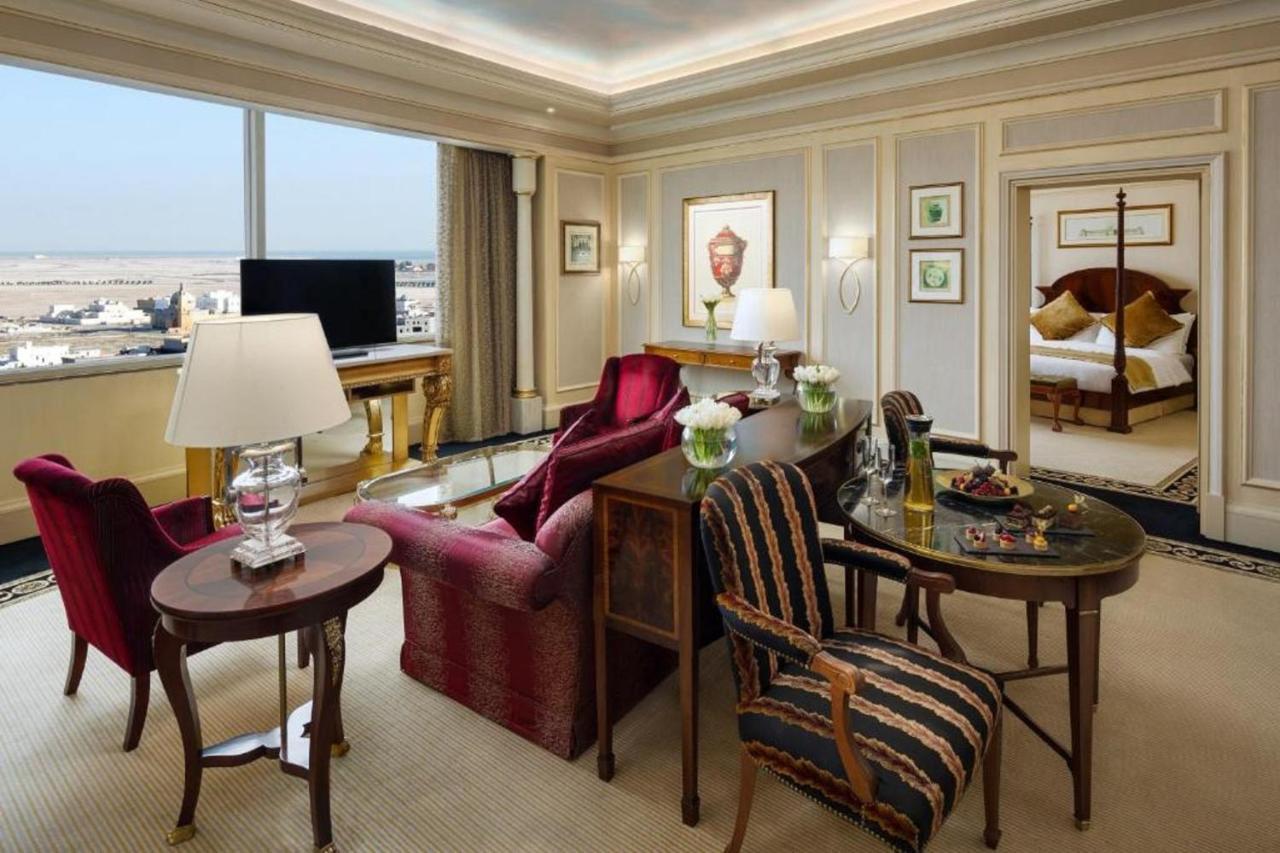 Moevenpick Hotel Al Khobar Eksteriør billede A suite at the Four Seasons Hotel, London