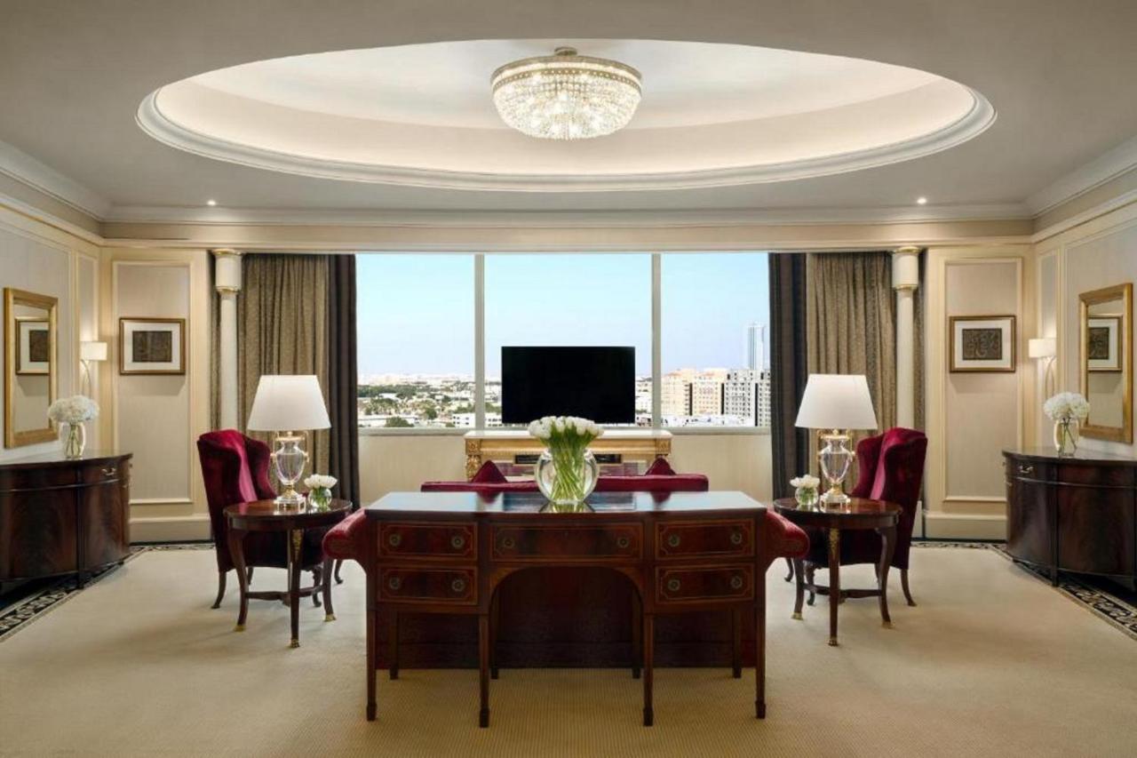Moevenpick Hotel Al Khobar Eksteriør billede A suite at the Four Seasons Hotel, Paris