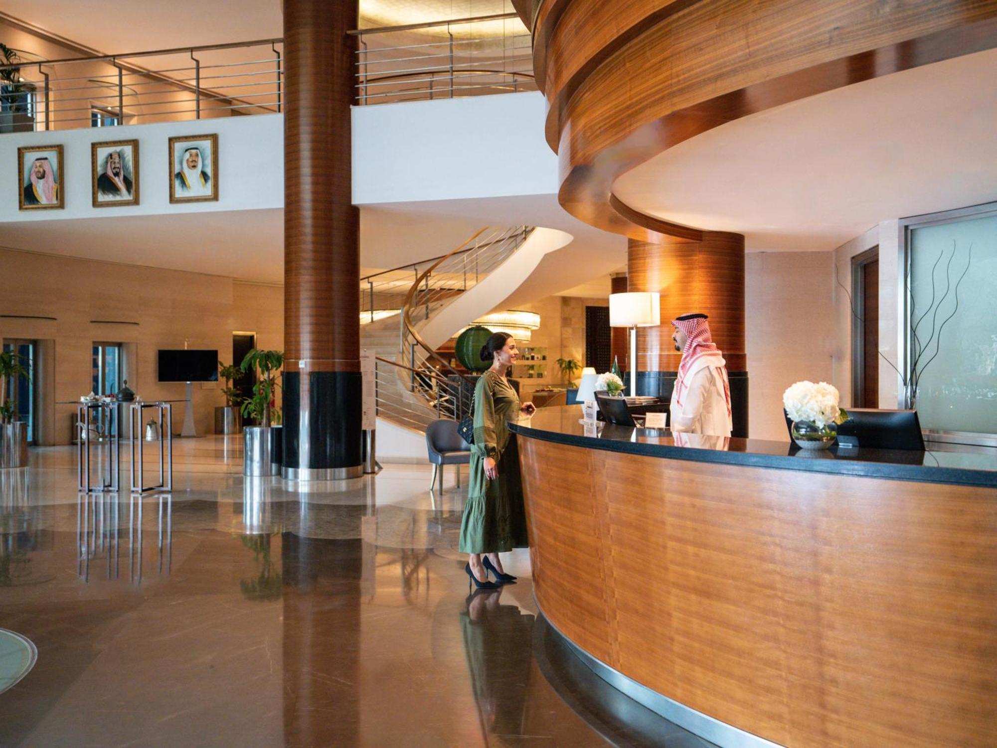 Moevenpick Hotel Al Khobar Eksteriør billede Lobby