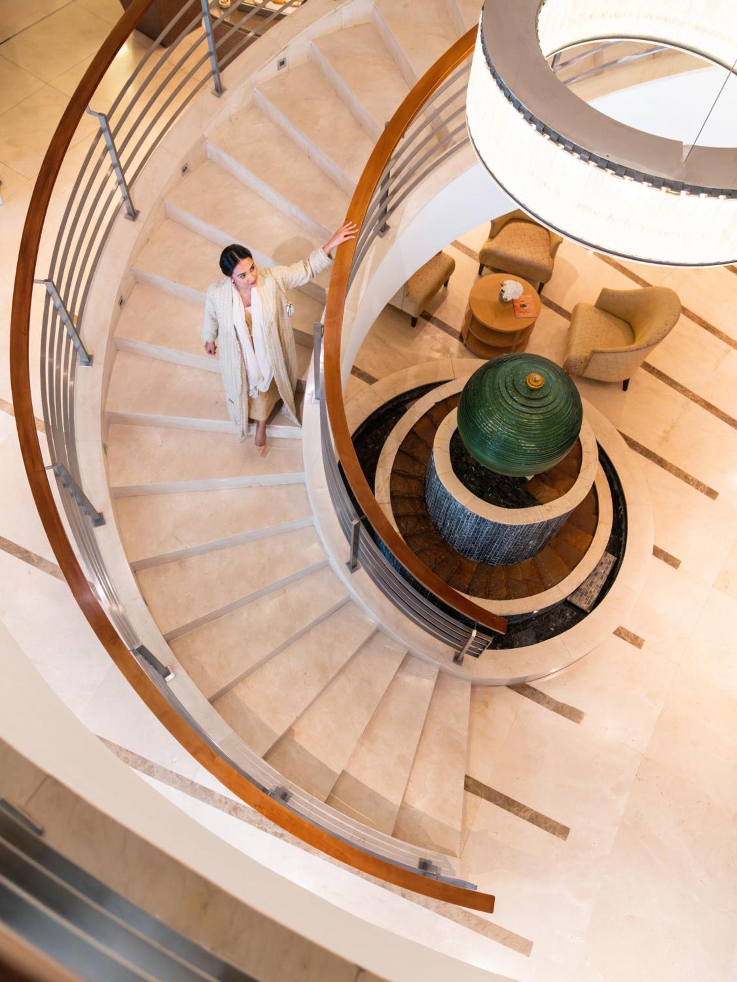 Moevenpick Hotel Al Khobar Eksteriør billede The staircase