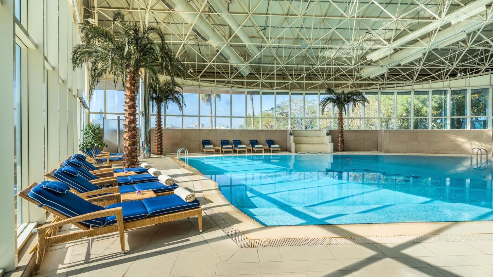 Moevenpick Hotel Al Khobar Eksteriør billede The swimming pool at the hotel