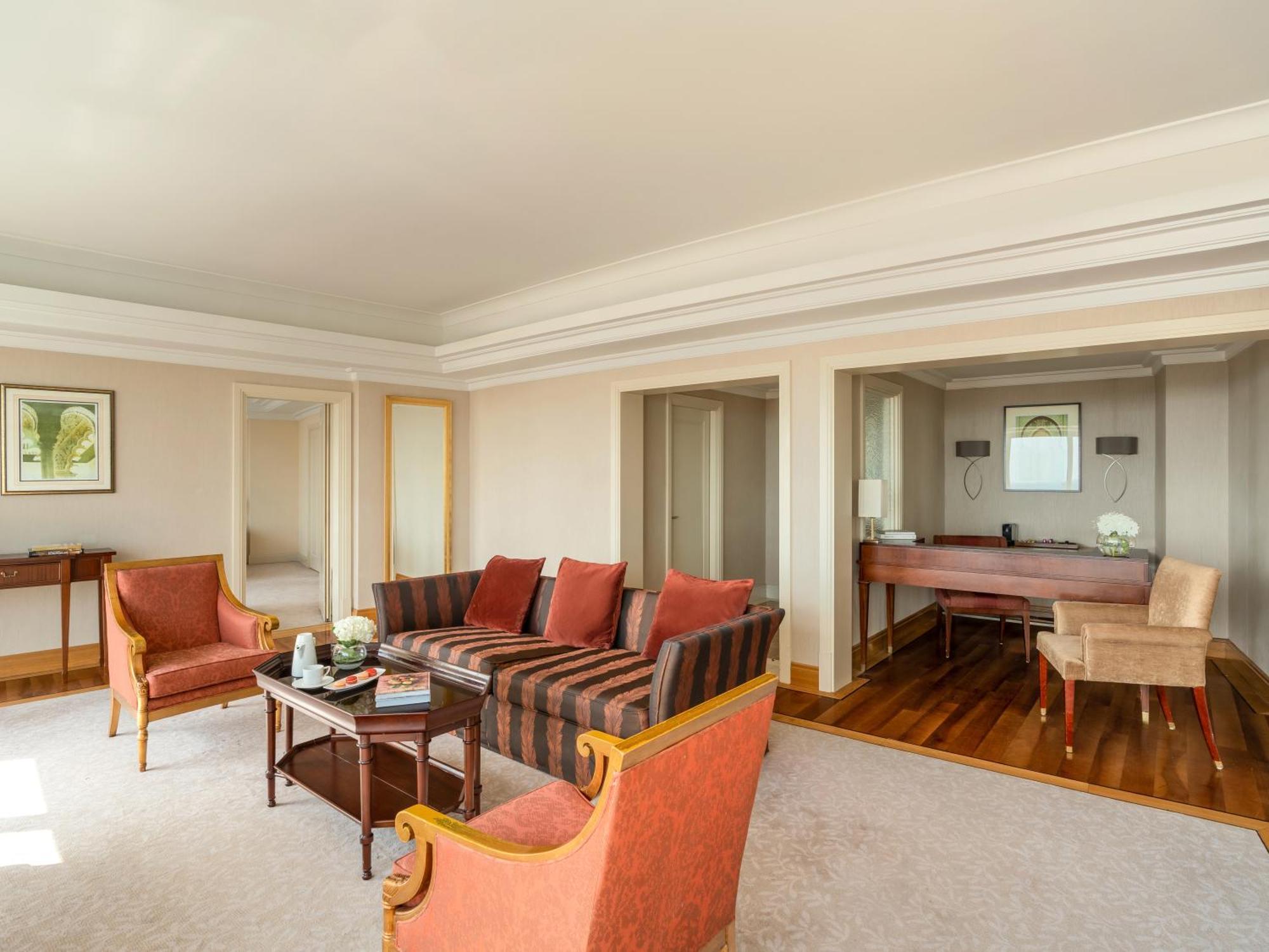 Moevenpick Hotel Al Khobar Eksteriør billede A suite at the InterContinental