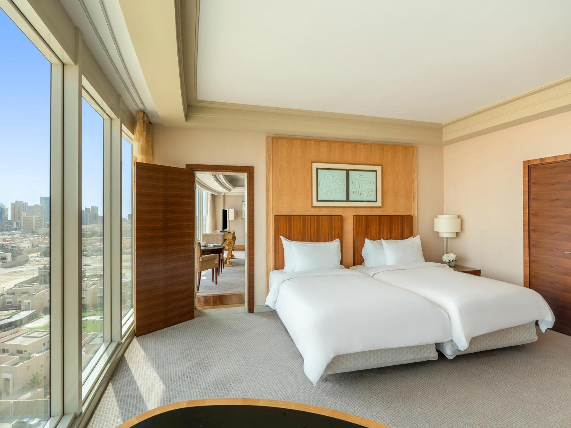 Moevenpick Hotel Al Khobar Eksteriør billede A bedroom at the hotel
