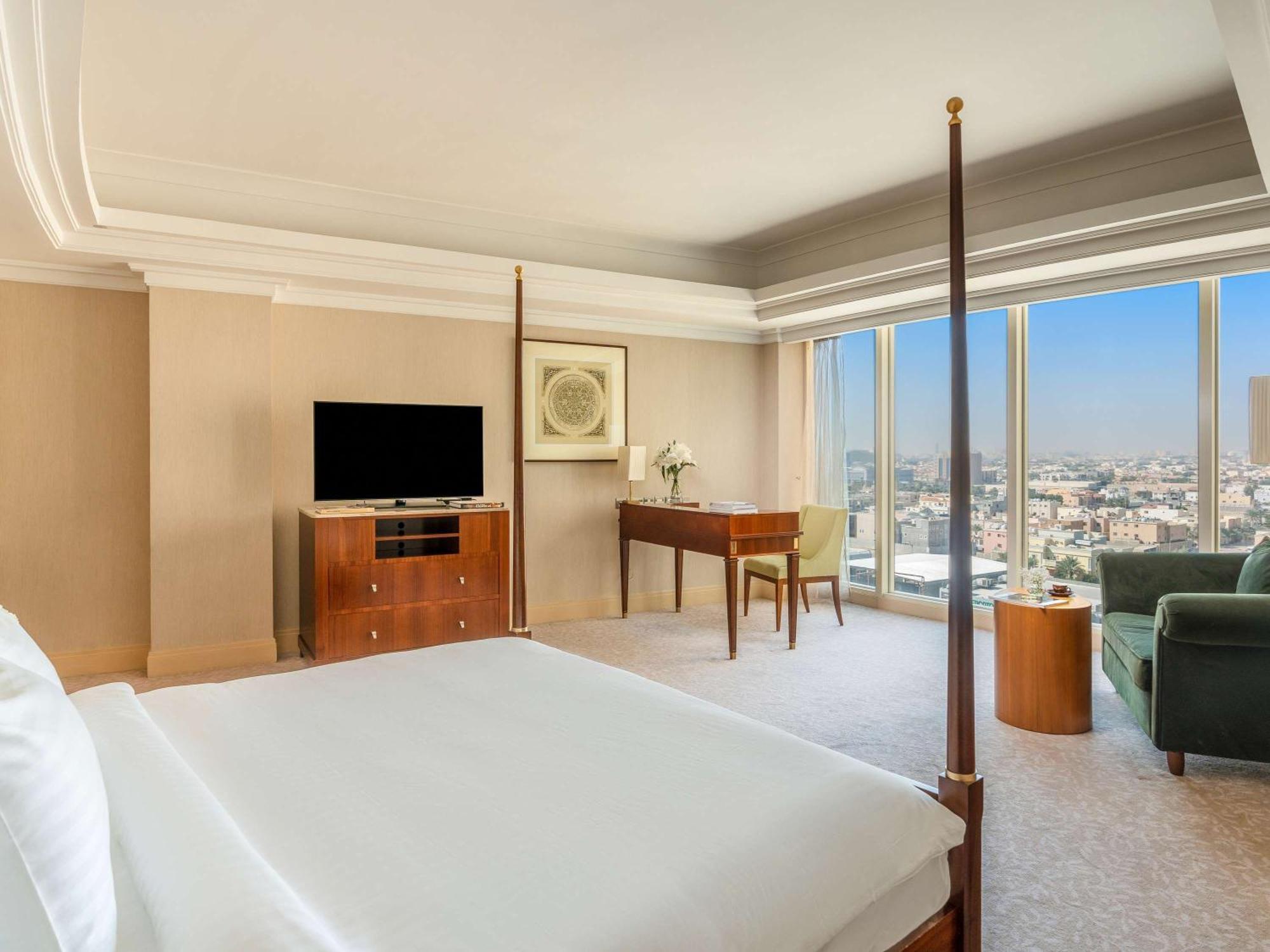 Moevenpick Hotel Al Khobar Eksteriør billede Deluxe Suite