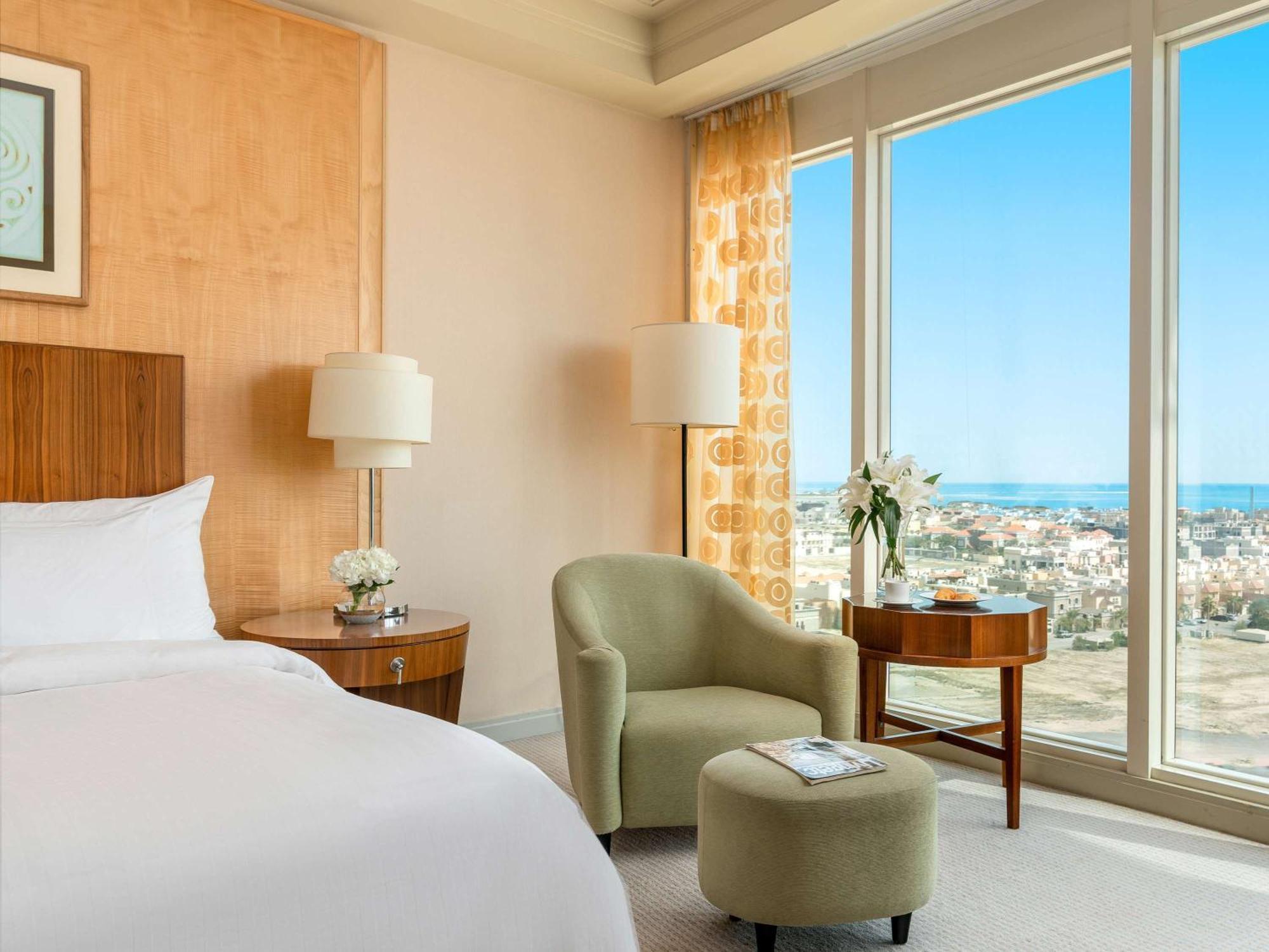 Moevenpick Hotel Al Khobar Eksteriør billede A guest room at the Hilton San Diego Bayfront