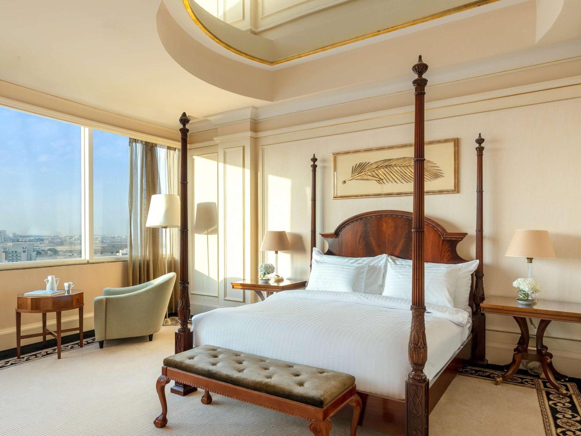 Moevenpick Hotel Al Khobar Eksteriør billede A bedroom at the Four Seasons Hotel, Bangkok